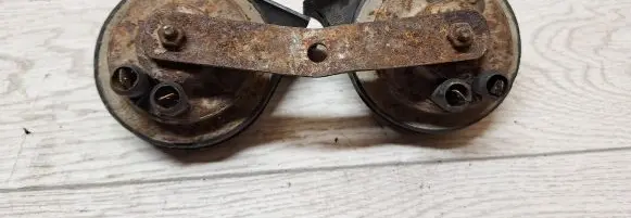 Mercedes-Benz E W210 Horn signal E335717