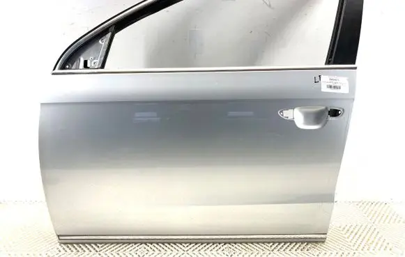 Volkswagen PASSAT B7 Front door LA7W