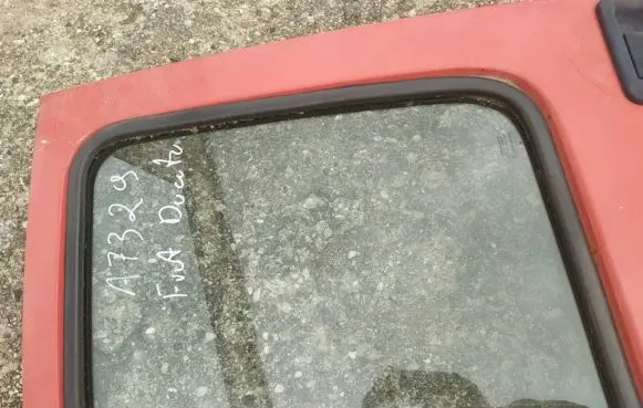 Fiat Ducato Front door window glass four-door