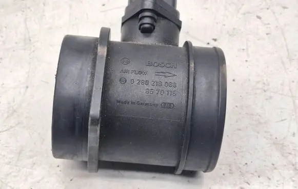 Volvo V70 Mass air flow meter 0280218088 8670115