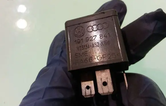 Volkswagen PASSAT B5 Other relay 191927841