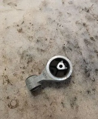 Nissan Rogue Engine mount bracket