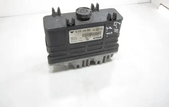 Volkswagen Golf III Engine control unit/module 8A0907311H 26SA3008 0261203184