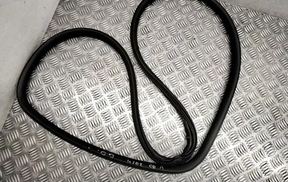 Rear door rubber seal (on body)