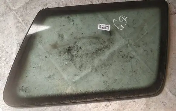 Volkswagen Golf III Rear side window as2