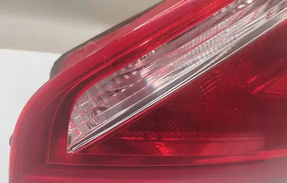 Tailgate rear/tail lights