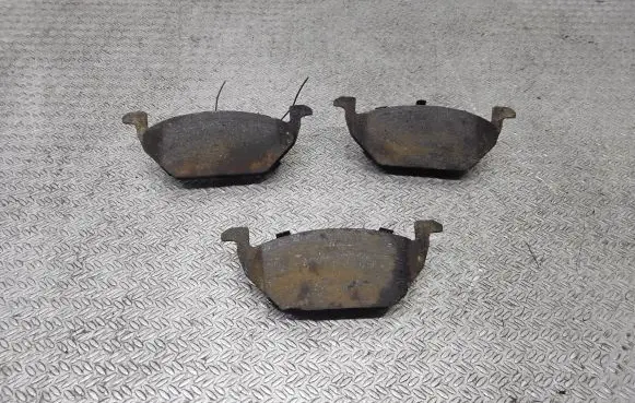 Volkswagen Caddy Brake pads (front) 