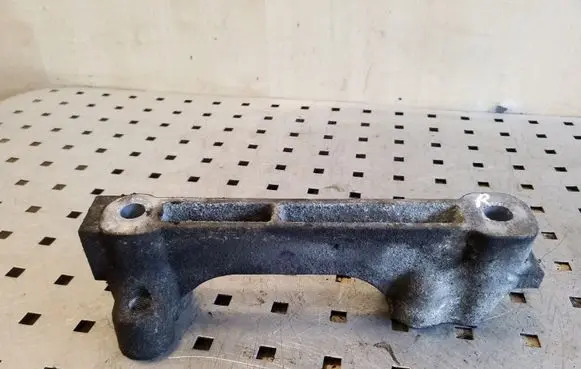 Toyota Verso Engine mounting bracket