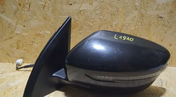Nissan Qashqai Front door electric wing mirror