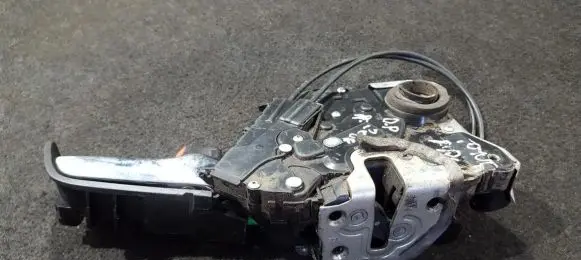 Toyota Prius (XW20) Front door lock