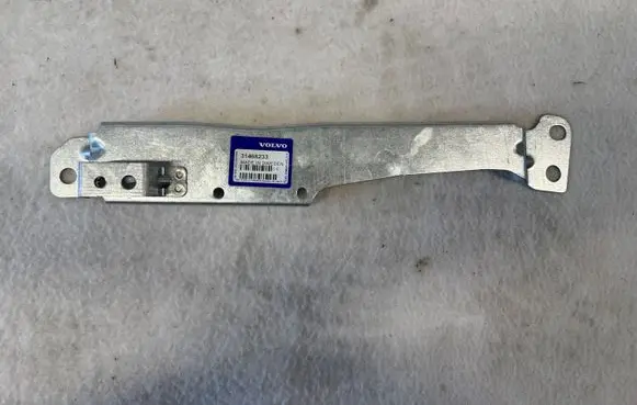 Volvo S60 Fender mounting bracket 31468233