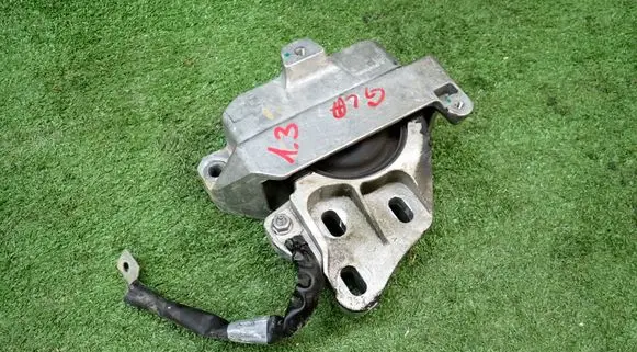 Mercedes-Benz GLA H247 Engine mount bracket A2472405500