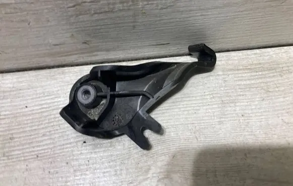 Citroen C3 Aircross Engine mounting bracket 9815104880
