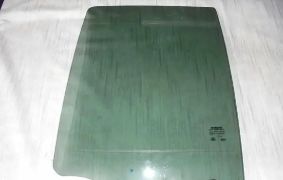 Nissan Navara D40 Front door window/glass (coupe) 