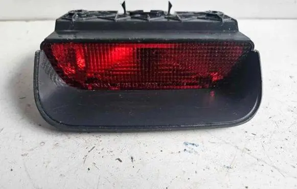 Honda CR-V Third/center stoplight P6939