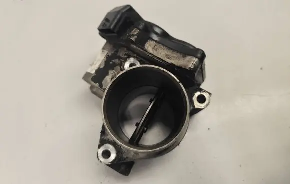 Renault Megane III Throttle valve 8200754913 034000261 H8200744823
