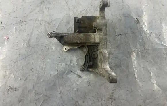 Ford Focus Engine mounting bracket AV6Q9B470BB