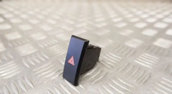 Toyota Prius (XW50) Hazard light switch 8433247050