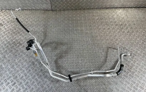 Opel Vivaro Air conditioning (A/C) pipe/hose 9850834880