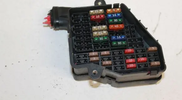 Audi A6 S6 C6 4F Fuse module 8D2941824