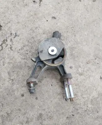 Toyota Verso Engine mount bracket