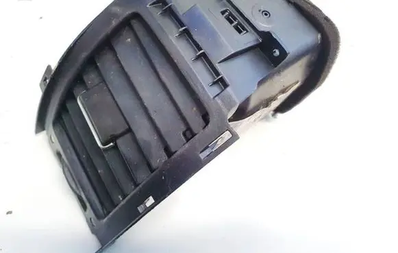Honda CR-V Dashboard side air vent grill/cover trim 04825506