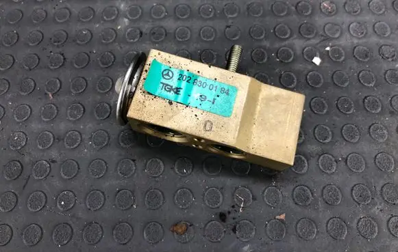 Mercedes-Benz SL R129 Air conditioning (A/C) expansion valve 2028300184