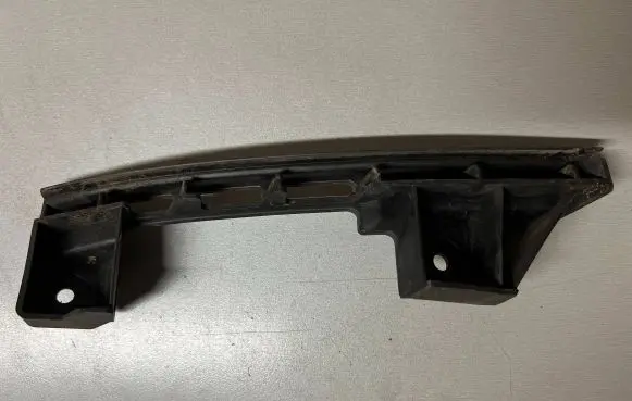 Volkswagen Touran I Front bumper mounting bracket 1T0807890B DNW013837