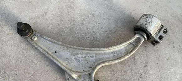 Opel Astra J Front lower control arm/wishbone 13401130