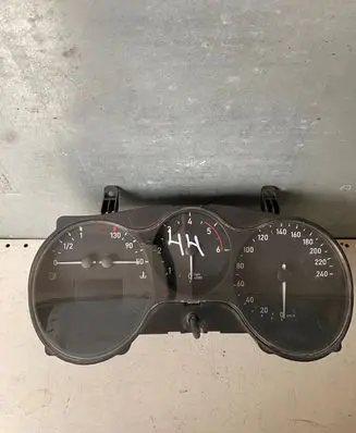 Seat Altea XL Speedometer (instrument cluster) 5P0920827B V030412610 100791711053V