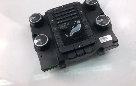 Volvo V70 Climate control unit 31398065
