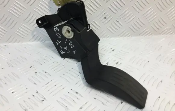 Ford Focus Accelerator throttle pedal 2M519F836AD