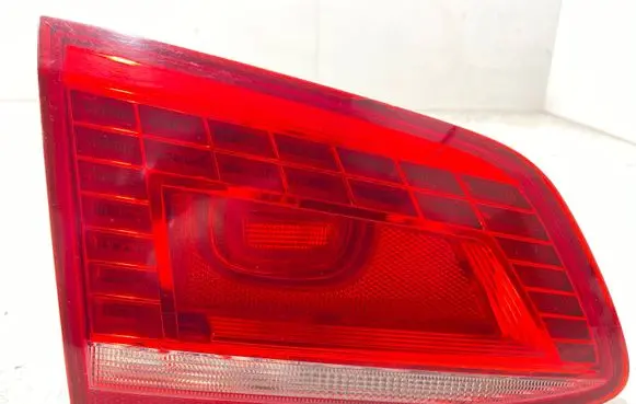Volkswagen PASSAT B7 Tailgate rear/tail lights