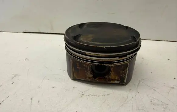 Mercedes-Benz C W204 Piston A2710304817 2710304817 A2710307017