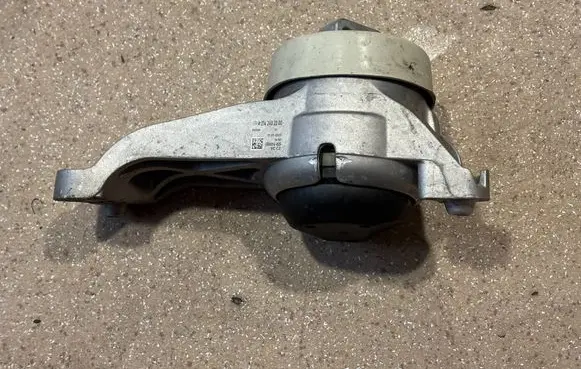 Mercedes-Benz E W214 Engine mount bracket A2142402200