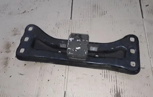 Mercedes-Benz C W204 Engine mount bracket 7421070