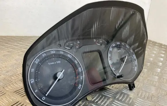 Skoda Octavia Mk2 (1Z) Speedometer (instrument cluster) 1Z0920841D V0918066 SKZZZ6E3087178