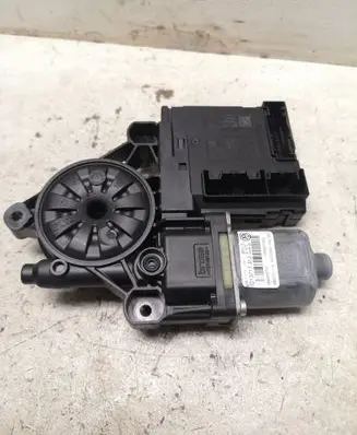 Volkswagen PASSAT B7 Front door window regulator motor 0130822451 3C0959792B 3AA959708