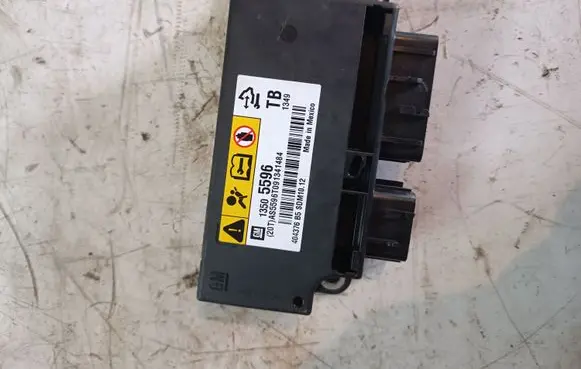 Opel Insignia A Airbag control unit/module 13505596