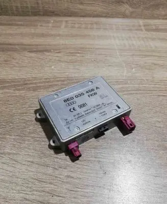 Audi A4 S4 B6 8E 8H Antenna control unit 8E0035456A
