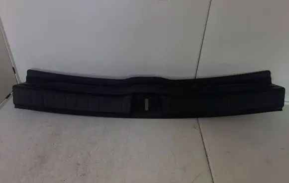 Trunk/boot sill cover protection
