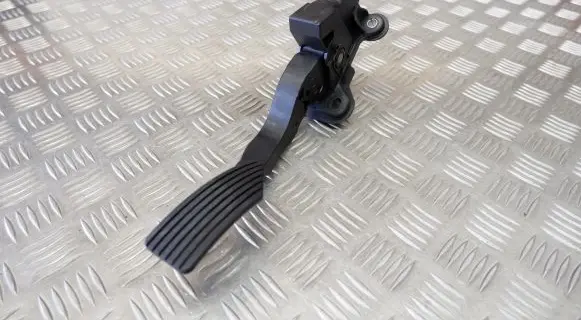 Mitsubishi Outlander Accelerator throttle pedal 1600A115
