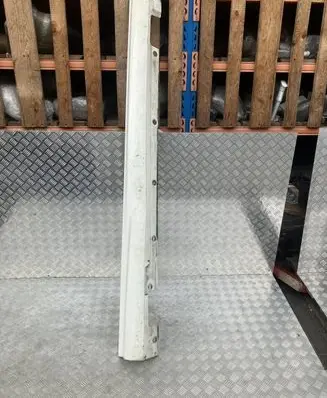 Mercedes-Benz C AMG W204 Front sill (body part) TM18692