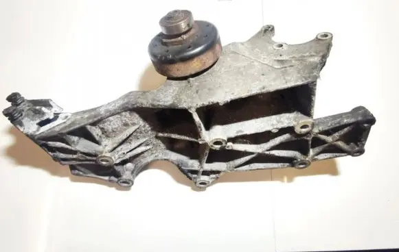 Engine mounting bracket