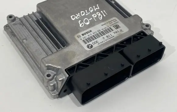 BMW 1 E81 E87 Engine control unit/module 7811701 030157898 0281015042