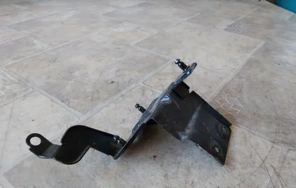 Volkswagen PASSAT B8 ABS pump bracket 5Q1614235E