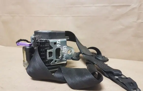 Audi A4 S4 B7 8E 8H Front seatbelt 8E0857706G