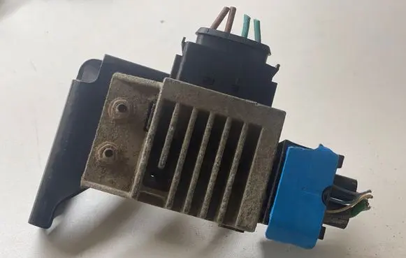 Nissan Navara D23 Glow plug pre-heat relay 271203982R 20008 RCS311