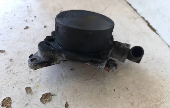 Renault Trafic III (X82) Vacuum pump