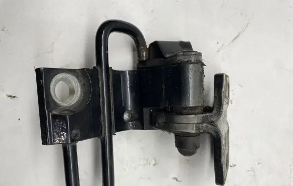 Volkswagen PASSAT B6 Front door upper hinge